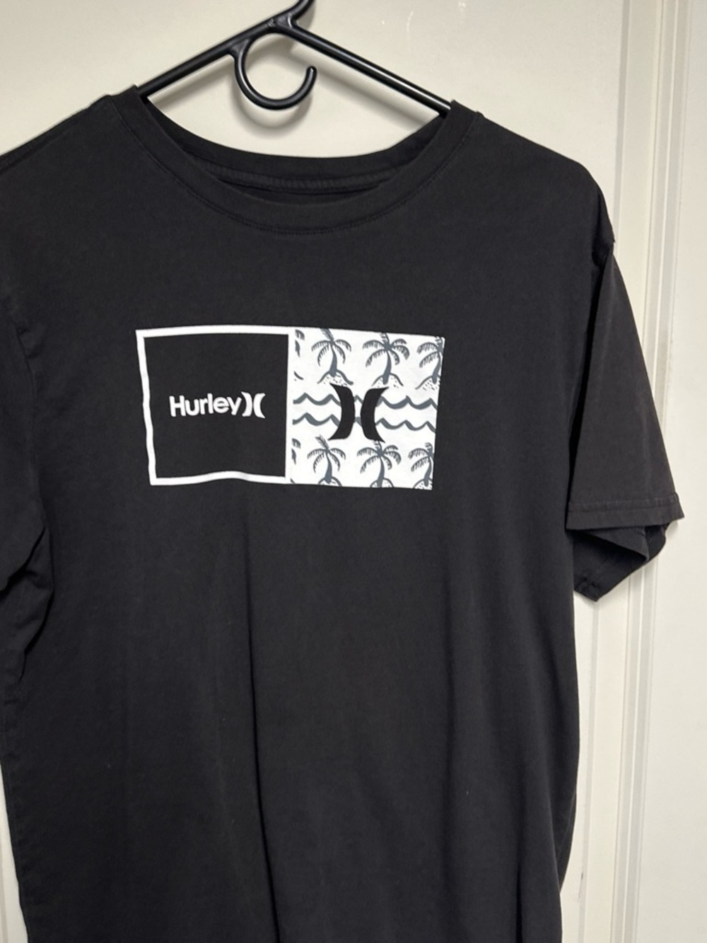 Hurley Black Short Sleeve Tee with White Palm Graphic M Medium